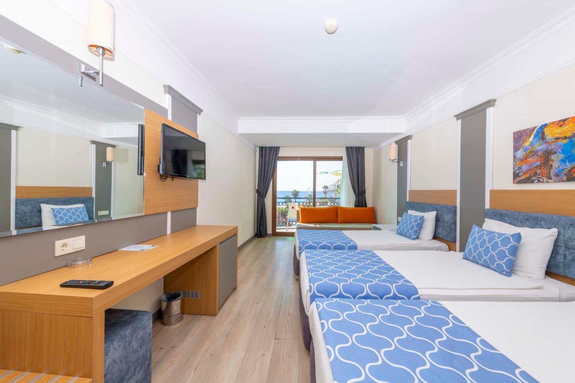 Standard Zimmer mit Meerblick (2 Erwachsene + 2 Kinder)