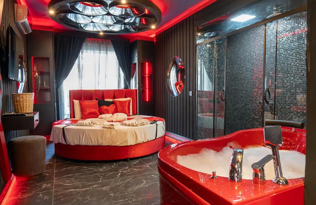 Mr Crane Hotel-1