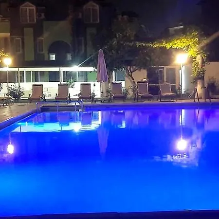 Anita Kemer Noch Hotel-2