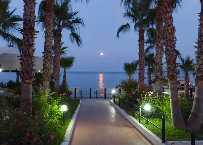 Club Akman Beach Hotel